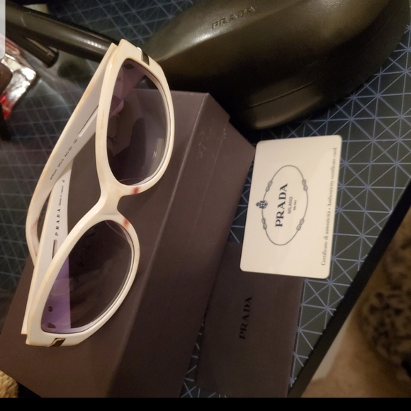 😜SALE😜Prada Sunglasses - Picture 3 of 4